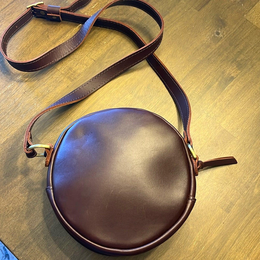 Portland circle bag leather crossbody medium